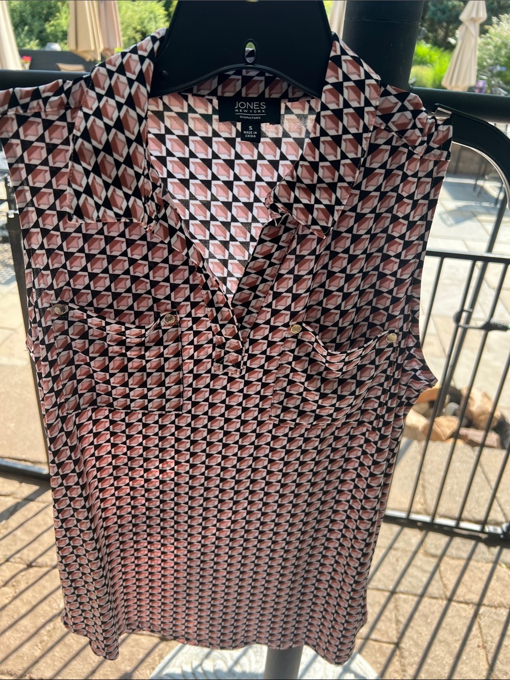 Jones New York Geometric Sleeveless Button-Front Top in Pink, Black & White